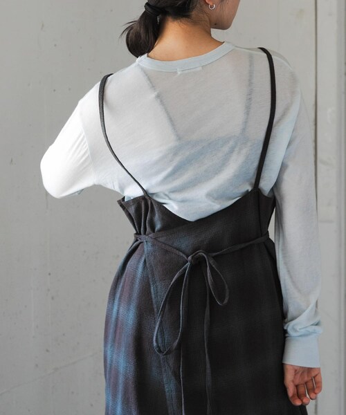 URBAN RESEARCH DOORS(アーバンリサーチドアーズ)の「FORK&SPOON オンブレチェックエプロンワンピース(ワンピース・レディース・BLU×BRN/BEG×KHK・1/2)」の4枚目の写真