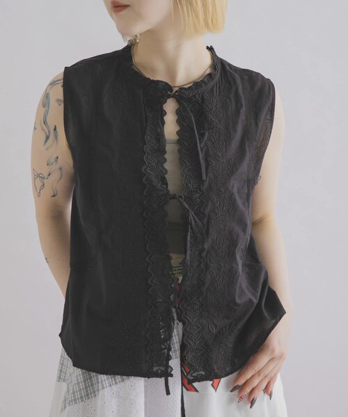 THE GOODLAND MARKET（ザグッドランドマーケット）の「FANAKA　ノースリーブブラウス（シャツ/ブラウス・レディース・WHITE/BLACK・Free）」の2枚目の写真
