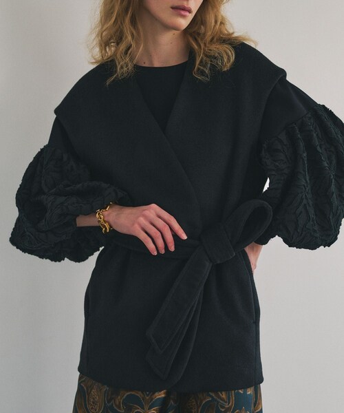 ROPE'（ロペ）の「【一部店舗限定】【REALM（レルム）】BELTED OVER GILET｜ジレ（その他アウター・レディース・オフホワイト/ブラック・38）」の9枚目の写真