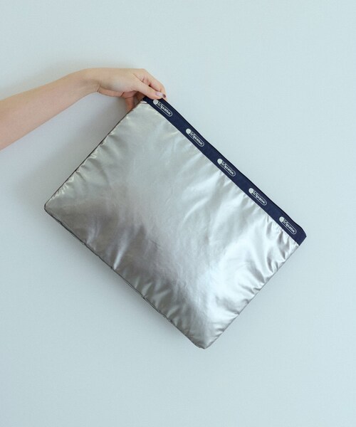ADAM ET ROPE'（アダムエロペ）の「【LeSportsac for ADAM ET ROPE'】別注 MOBILE POUCH（ポーチ・レディース・シルバー・F）」の17枚目の写真