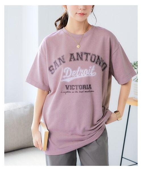 nissen（ニッセン）の「ピグメントライクビンテージ風オーバーサイズプリントTシャツ＜大きいサイズ有＞（Tシャツ/カットソー・レディース・チャコールグレ―:スクエアロゴ/ブルー:フラワーロゴ/ピンク:カレッジロゴ/グレー:ポップロゴ/グレイッシュカーキ:ワッペンロゴ・S~M/L~LL/3L~4L/5L~6L）」の5枚目の写真