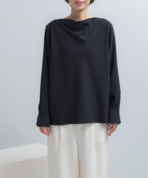 URBAN RESEARCH ROSSO（アーバンリサーチロッソ）の「トリアセテート混ドレープネックブラウス（シャツ/ブラウス・レディース・L/BEIGE/NAVY・Free）」の9枚目の写真