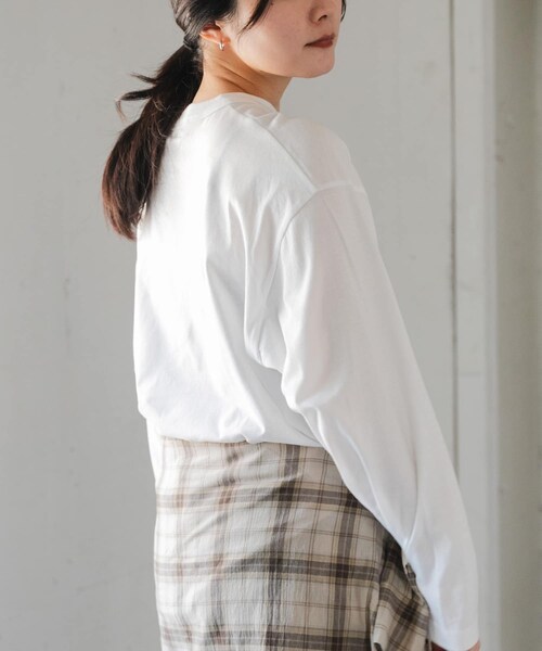 URBAN RESEARCH DOORS(アーバンリサーチドアーズ)の「FORK&SPOON オーバーサイズロゴロングスリーブTシャツ(Tシャツ/カットソー・レディース・OFF/BLACK・1)」の6枚目の写真