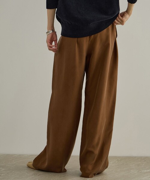ADAM ET ROPE'(アダムエロペ)の「GENTLE SILK パンツ / セットアップ対応・新色追加(シャツ/ブラウス・レディース・ブラック/ブラウン・M/S)」の15枚目の写真
