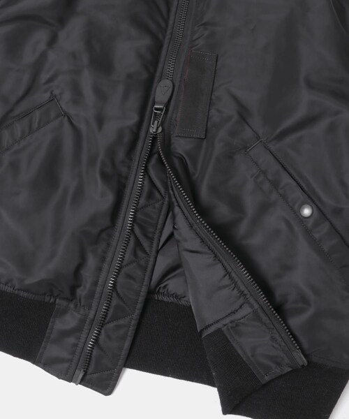 URBAN RESEARCH DOORS(アーバンリサーチドアーズ)の「marka MA-1(ミリタリージャケット・メンズ・SAGE GREEN/BLACK・2/3)」の12枚目の写真