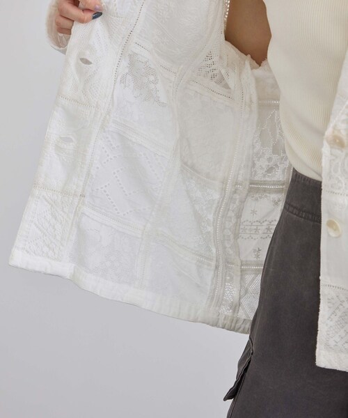 ADAM ET ROPE'(アダムエロペ)の「【WEB限定】刺繍レースパッチワークシャツジャケット/ セットアップ対応(テーラードジャケット・レディース・ブラック/ホワイト・F)」の21枚目の写真