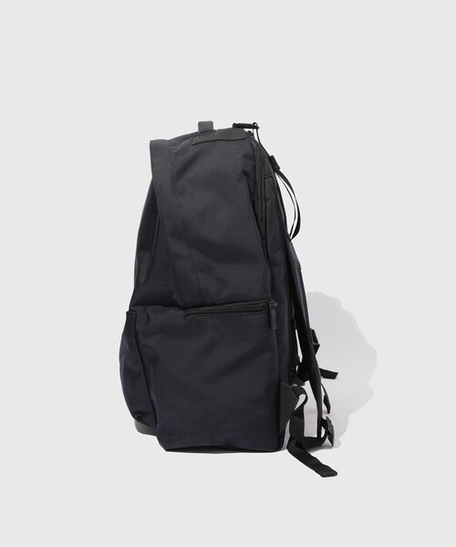 ADAM ET ROPE'（アダムエロペ）の「【MONOLITH/モノリス】BACKPACK PRO SOLID M（バックパック/リュック・メンズ・ブラック/ネイビー・F）」の4枚目の写真