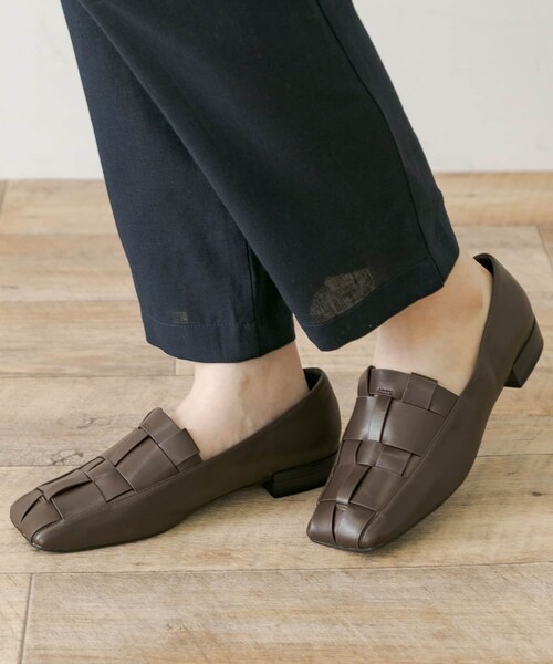 URBAN RESEARCH Sonny Label（アーバンリサーチサニーレーベル）の「グルカスクエアフラットパンプス（パンプス・レディース・ブラック/ブラウン・S/M/L）」の13枚目の写真