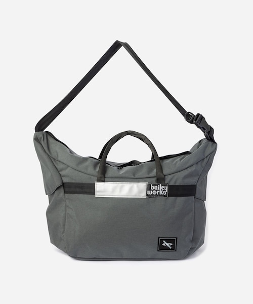 Saturdays NYC(サタデーズ ニューヨークシティ )の「BaileyWorks x Saturdays NYC Double Name Whalemouth Small(ボストンバッグ・レディース・ブラック/チャコール/ホワイト/ブラウン/その他・F)」の6枚目の写真