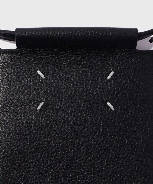 ADAM ET ROPE'（アダムエロペ）の「【Maison Margiela/メゾン マルジェラ】PHONE NECK POUCH（ポーチ・メンズ・ブラック・F）」の4枚目の写真