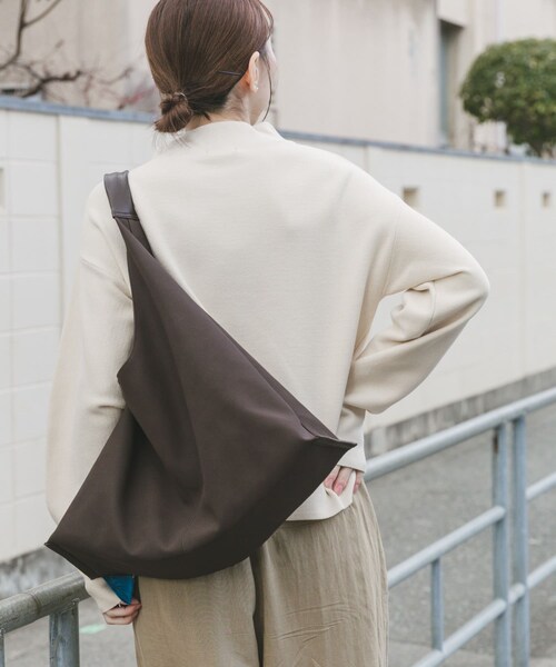 ITEMS URBANRESEARCH（アイテムズ アーバンリサーチ）の「『イージーケア/静電気防止』ボトルネックニットプルオーバー（ニット/セーター・レディース・OFF/MNT/GRY・Free）」の6枚目の写真