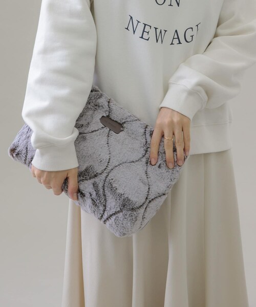URBAN RESEARCH Sonny Label（アーバンリサーチサニーレーベル）の「LE VERNIS　ファーキルティングクラッチ（クラッチバッグ・レディース・ブラウン/ベージュ・one）」の5枚目の写真
