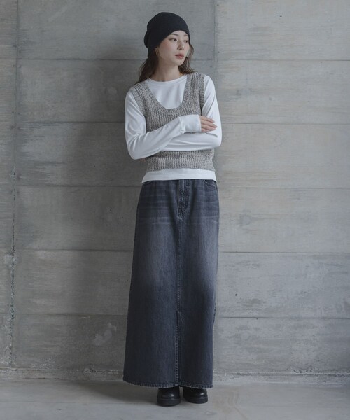 URBAN RESEARCH Sonny Label（アーバンリサーチサニーレーベル）の「メランジテープヤーンUネックニットベスト（ベスト・レディース・グレー系/ベージュ系・Free）」の9枚目の写真