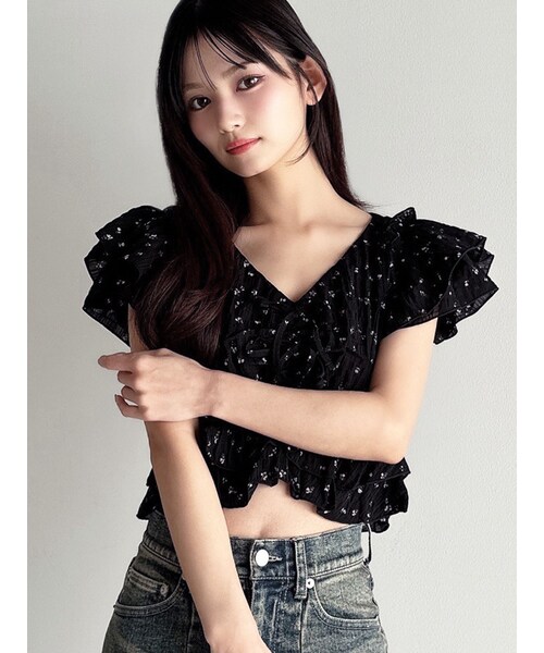 RESEXXY（リゼクシー）の「フラワークロップドフリルブラウス（シャツ/ブラウス・レディース・ホワイト/ブラック/ピンク・F）」の3枚目の写真