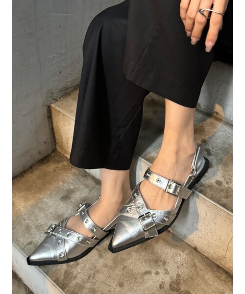 MURUA（ムルーア）の「ポインテッドベルトパンプス（パンプス・レディース・グレー/ブラック/シルバー・22.5/23.5/24.5）」の17枚目の写真