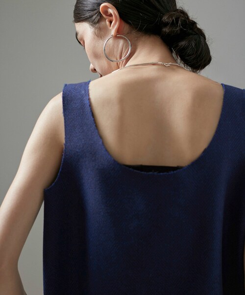 ADAM ET ROPE'(アダムエロペ)の「【Gabriela Coll Garments】LORO PIANA WOOL TOP(タンクトップ・レディース・ブルー系・1/2)」の11枚目の写真