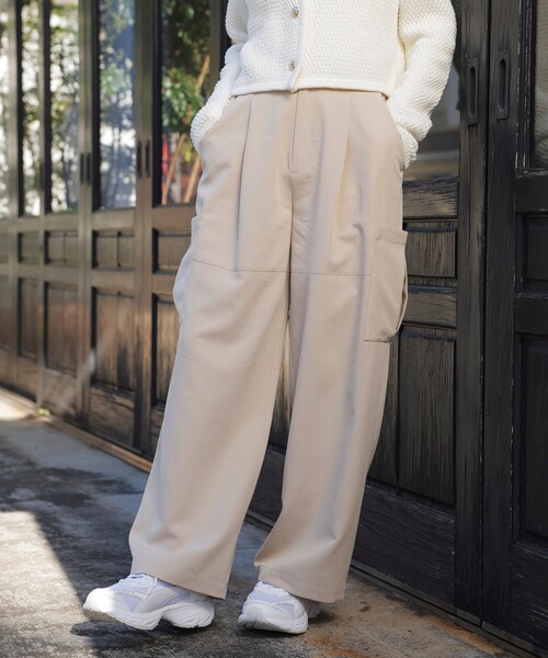 VIS(ビス)の「タックカーゴパンツ(カーゴパンツ・レディース・チャコール/オフホワイト・F)」の1枚目の写真