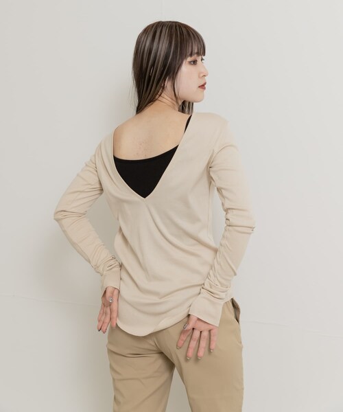 THE GOODLAND MARKET(ザグッドランドマーケット)の「&her Deep V LONG-SLEEVE Tops(Tシャツ/カットソー・レディース・BEIGE/CHARCOAL・FREE)」の16枚目の写真