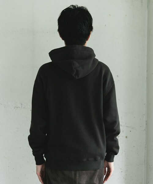 URBAN RESEARCH DOORS(アーバンリサーチドアーズ)の「『UR TECH』ピグメントダイ裏起毛ZIPパーカー(パーカー・メンズ・GRAY/BLACK・M/L)」の4枚目の写真