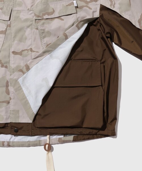 ADAM ET ROPE'(アダムエロペ)の「【elephant TRIBAL fabrics】ANORAK MOUNTAIN JKT(マウンテンパーカー・メンズ・ベージュ系・M)」の10枚目の写真