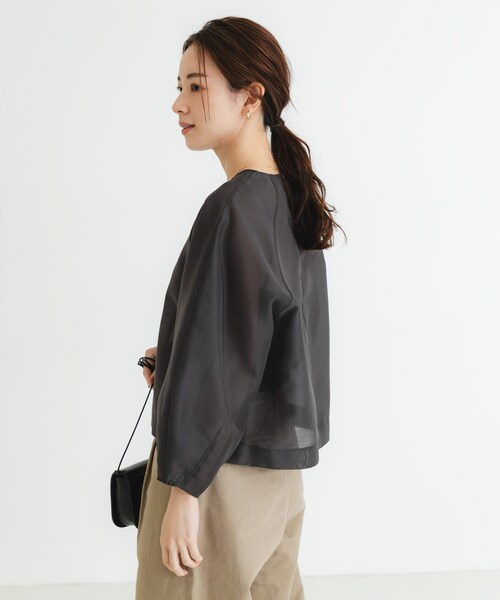 URBAN RESEARCH(アーバンリサーチ)の「『MADE IN JAPAN』オーガンジーブラウス(シャツ/ブラウス・レディース・CHARCOAL/BEIGE・FREE)」の5枚目の写真