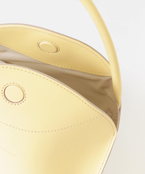 URBAN RESEARCH（アーバンリサーチ）の「MARROW　TWIST TOTE（ハンドバッグ・レディース・USUTAMAGO/BLACK/M WHITE・-）」の14枚目の写真