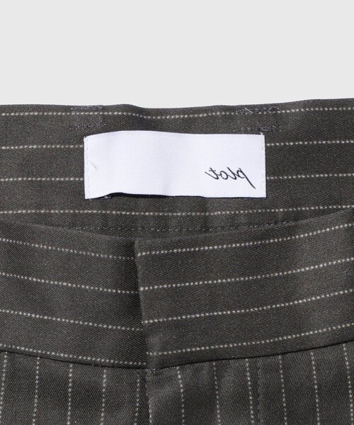 ADAM ET ROPE'（アダムエロペ）の「【TOLQ/トルク】Printed One Tuck Trousers（その他パンツ・メンズ・ブラック・2/3）」の10枚目の写真