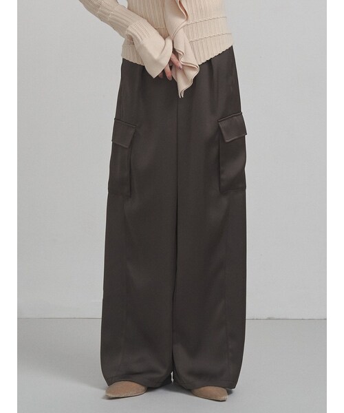 LAGUNAMOON（ラグナムーン）の「サテンカーゴワイドパンツ（カーゴパンツ・レディース・チャコールグレー/アイボリー・S/M）」の5枚目の写真