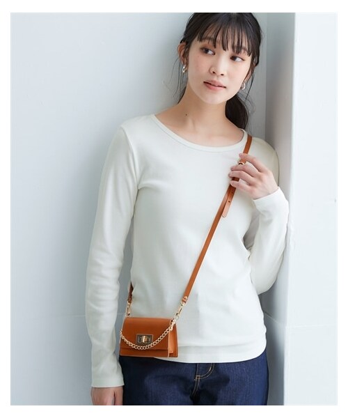 nissen（ニッセン）の「綿100%フライス素材クルーネックロングTシャツ（Tシャツ/カットソー・レディース・黒/オフホワイト/チャコール/ダスティーピンク/ディープグリーン/ワイン/カーキグレー/ライトグレー/ブルー/コーラルピンク/ピスタチオ/ラベンダー/ミントグリーン・S/M/L/LL/3L）」の2枚目の写真