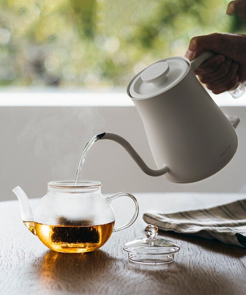 ADAM ET ROPE'（アダムエロペ）の「【BALMUDA / バルミューダ】The Pot［電気ケトル］（キッチン家電・レディース・ブラック/ホワイト・F）」の2枚目の写真
