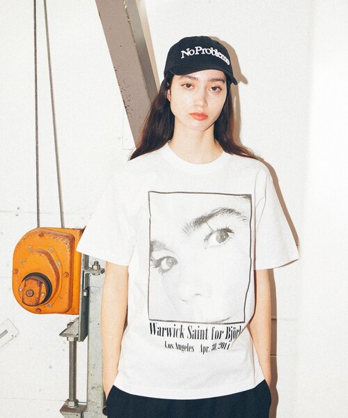 bonjour records(ボンジュールレコーズ)の「【Warwick Saint for bonjour records】Bjork photo S/S Tee(Tシャツ/カットソー・レディース・ブラック/ホワイト・L/M/XL)」の2枚目の写真