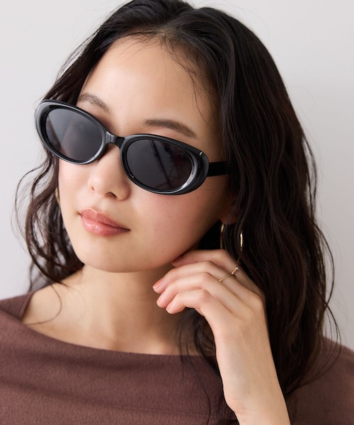 VIS(ビス)の「オーバル型カラーファッショングラス(サングラス・レディース・ブラック/ダークブラウン・F)」の1枚目の写真