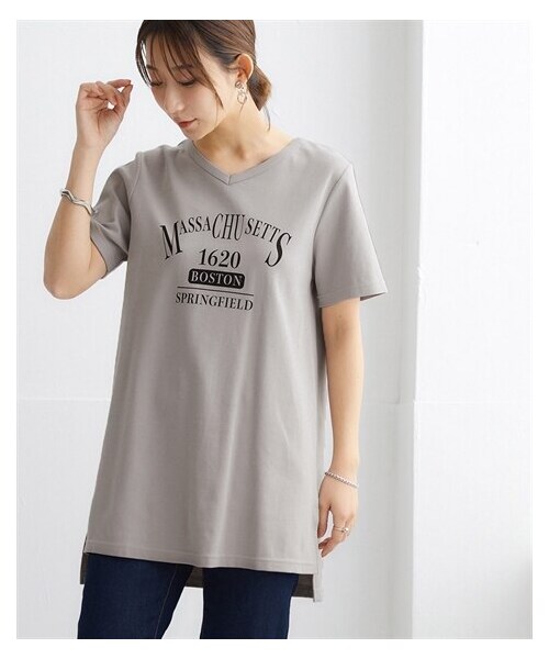 nissen（ニッセン）の「【ひんやりコットン】プリントVネックチュニックTシャツ（綿１００％・接触冷感・UVカット）（選べる柄）＜大きいサイズ有＞（チュニック・レディース・[終売]カジュアルロゴ:グレージュ/[終売]カジュアルロゴ:アイス杢/[終売]タテロゴ:黒/タテロゴ:オフホワイト/カレッジロゴ:オフホワイト/[終売]カレッジロゴ:グレージュ/[終売]ソファネコ:スモーキーブルー/[終売]かくれんぼネコ:ネイビー/[終売]かくれんぼネコ:アイス杢/タワー:ミント/カットフラワー:ラベンダー/[終売]マリンロゴ:ブルーグリーン/[終売]アメカジロゴ:チャコールグレー/[終売]フライングバード:モーブグリーン/大人ロゴ:オフホワイト/ポップネコ:ブルーグリーン/カーブロゴ:黒/ソフトロゴ:チャコールグレー/ボタニカル:ミント/ハートロゴ:ピンクベージュ/衿花:ダークブルー/ブックネコ:オートミール/フレンチロゴ:ベージュ/筆記ロゴ:オフホワイト/パンダ:チャコールグレー/伸びネコ:ネイビー/花:ダークピンク/シティ:ソフトブルー・S/M/L/LL/3L/4L/5L/6L）」の12枚目の写真