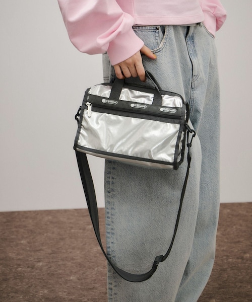 ADAM ET ROPE'（アダムエロペ）の「【LeSportsac for ADAM ET ROPE'】Exclusive Mini Duffel Crosbody（ショルダーバッグ・レディース・シルバー・F）」の8枚目の写真