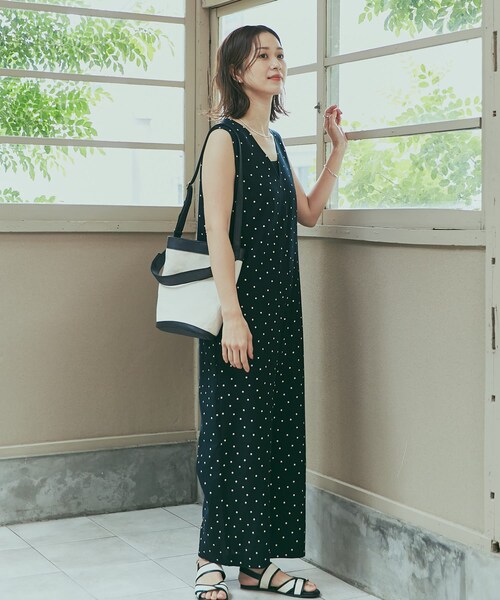 URBAN RESEARCH DOORS(アーバンリサーチドアーズ)の「リネンレーヨンドットオールインワン(サロペット/オーバーオール・レディース・NATURAL/BLACK・S/M)」の9枚目の写真