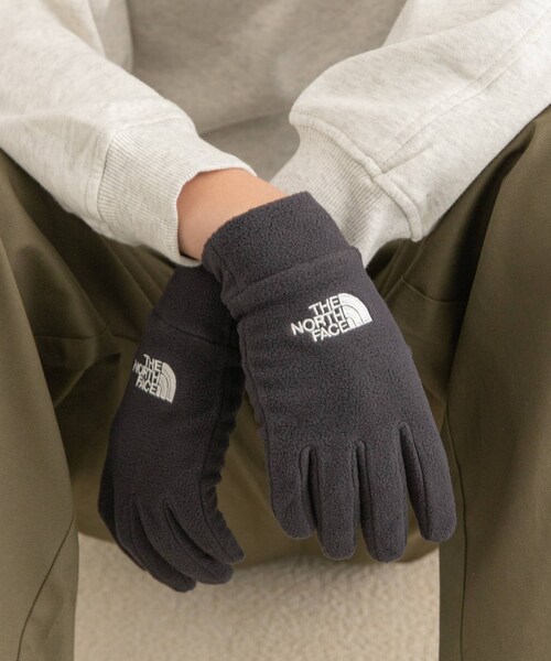 URBAN RESEARCH DOORS(アーバンリサーチドアーズ)の「THE NORTH FACE Kids Micro Fleece Glove(KIDS)(その他・キッズ・ブラック/ニュートープ・-)」の1枚目の写真