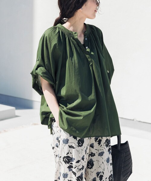 URBAN RESEARCH DOORS(アーバンリサーチドアーズ)の「コットンボイルロールアップスリーブブラウス(シャツ/ブラウス・レディース・ORANGE/BROWN/GREEN/NAVY・Free)」の5枚目の写真