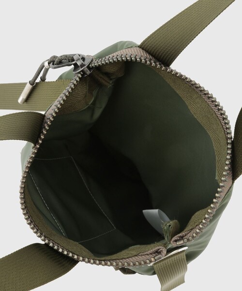 ADAM ET ROPE'(アダムエロペ)の「【elephant TRIBAL fabrics】Back in the Pouch(ショルダーバッグ・メンズ・ブラック/カーキ・F)」の8枚目の写真