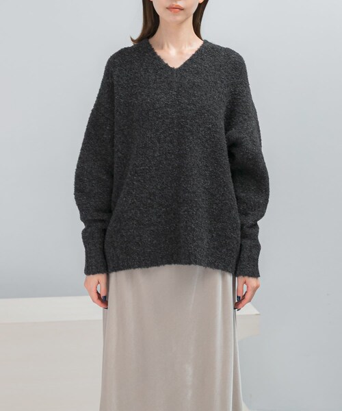 URBAN RESEARCH ROSSO（アーバンリサーチロッソ）の「『WEB限定』Vネックカーブスリーブニット（ニット/セーター・レディース・CORAL/CHARCOAL/MOCHA・Free）」の12枚目の写真
