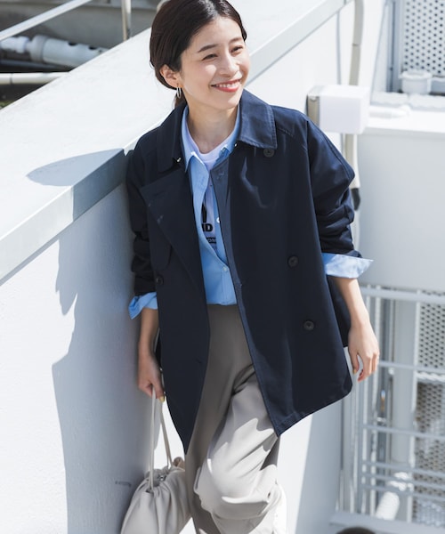 URBAN RESEARCH DOORS（アーバンリサーチドアーズ）の「撥水ショートトレンチ（ステンカラーコート・レディース・L.BEIGE/NAVY・Free）」の2枚目の写真