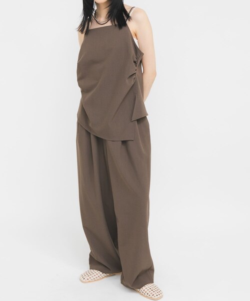 KBF（ケイビーエフ）の「ドレープキャミソールSETパンツ（セットアップ・レディース・BROWN/BLACK/BEIGE・One）」の19枚目の写真