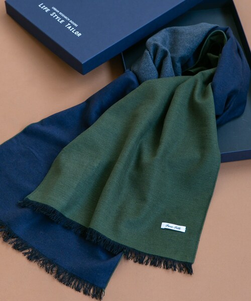 URBAN RESEARCH DOORS（アーバンリサーチドアーズ）の「LIFE STYLE TAILOR　シルクリバーシブルマフラー（マフラー・メンズ・02NVY-BLU/04GRN-CCL/01CCL-BLK/03BRN-BEG・-）」の3枚目の写真