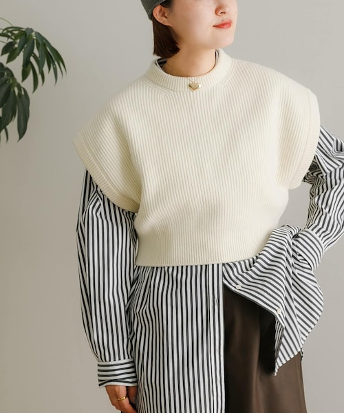 URBAN RESEARCH(アーバンリサーチ)の「『別注』ROUTINE×URBAN RESEARCH WOOL KNIT VEST(ベスト・レディース・WHITE/BLACK/GREEN/WINE・-)」の7枚目の写真