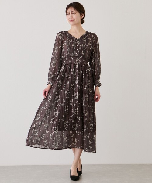 Jayro（ジャイロ）の「ピンタックプリーツ長袖ワンピース（ワンピース・レディース・ライトグレー/ホワイト系/ダークブラウン系/ネイビー/ネイビー系/ブルー/ピンク/ワイン・M）」の6枚目の写真