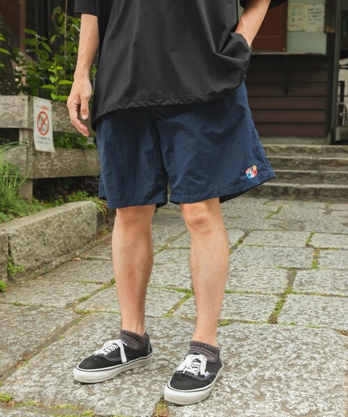 URBAN RESEARCH(アーバンリサーチ)の「Wide Dad GRAPHIC SHORTS WITH HATCH(その他パンツ・メンズ・BLACK/NAVY/ORANGE・1/2)」の18枚目の写真