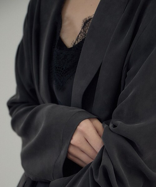 ADAM ET ROPE'（アダムエロペ）の「フレンチレースフィブリルサテンキャミソール（キャミソール・レディース・ブラック/オフホワイト・F）」の10枚目の写真