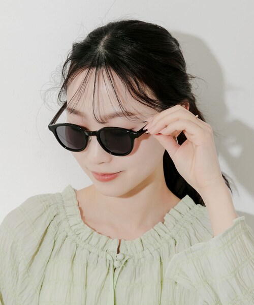 SMELLY（スメリー）の「ボスリントンサングラス（メガネ・レディース・M.BLK/BLK/PPL/CLR/Y.CLR/BLK・-）」の2枚目の写真