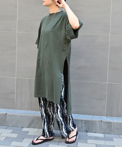 Sheson(シーズン)の「Sheson(シーズン) ディープサイドスリット カットワンピース(ワンピース・レディース・ブラック/カーキ/キャメル/ホワイト/ベリーペリ/グレーベージュ/ブラウン/モカ/テラコッタオレンジ/ダークグリーン/ミルクティベージュ・FREE)」の14枚目の写真