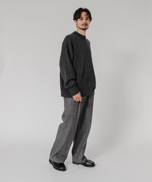 URBAN RESEARCH（アーバンリサーチ）の「new basic　WOOL CASHMERE CHUNKY SWEATER（ニット/セーター・メンズ・CHARCOAL/BROWN・M/L/XL）」の22枚目の写真