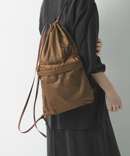 URBAN RESEARCH(アーバンリサーチ)の「『一部別注カラー』NOMADIS LATT(バックパック/リュック・レディース・別注RED/BLACK/BROWN・-)」の11枚目の写真